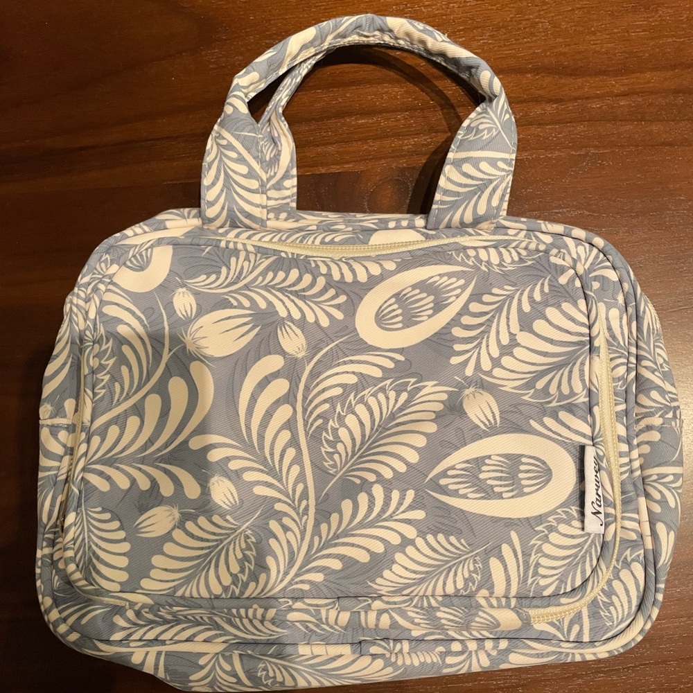 Cosmetic and toiletry organizer